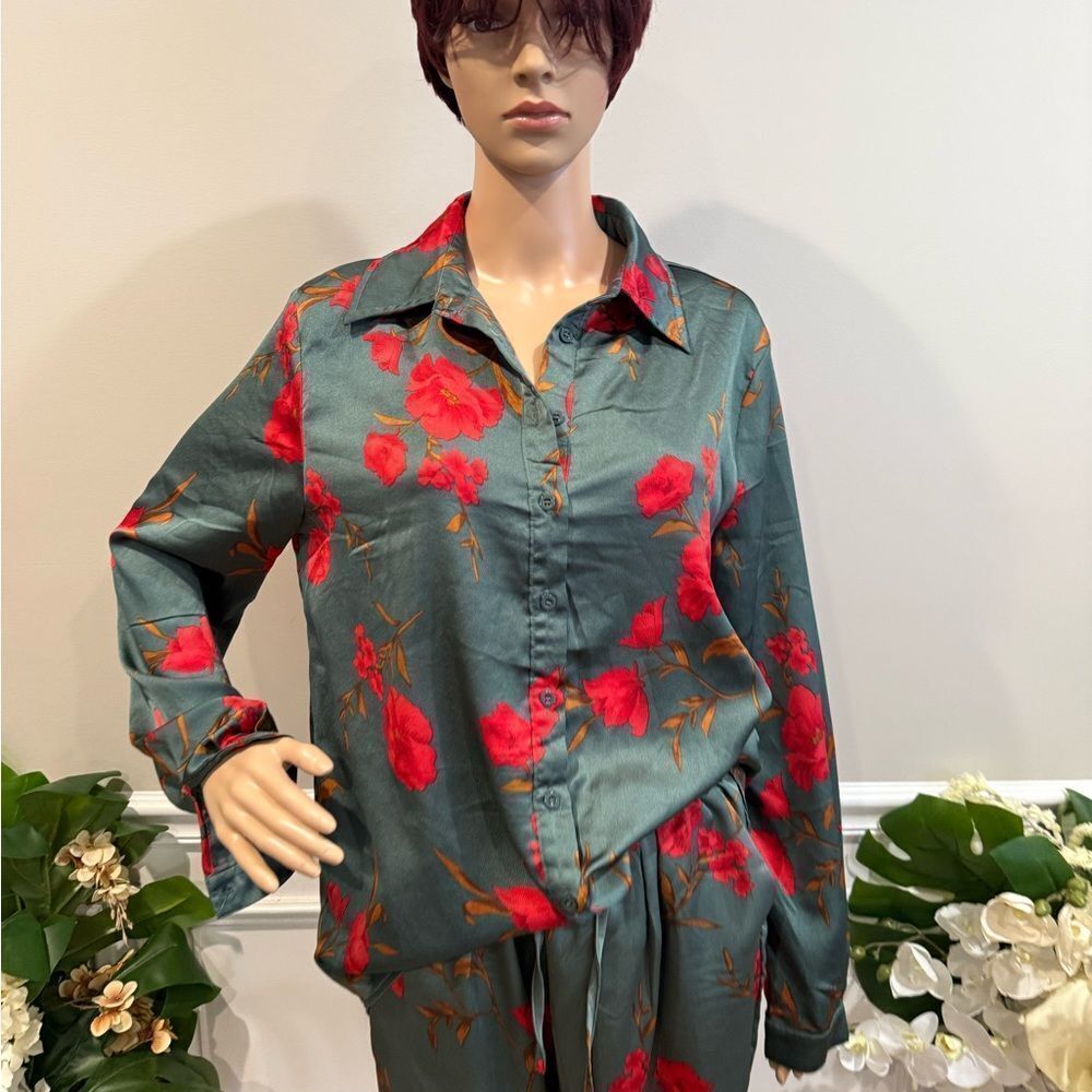 Pretty Little Thing Floral Button-Up Pajama Set - Picture 7 of 10